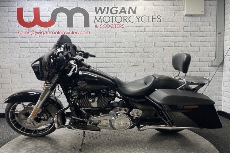 HARLEY-DAVIDSON STREET GLIDE