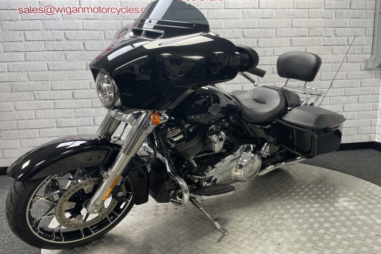 HARLEY-DAVIDSON STREET GLIDE