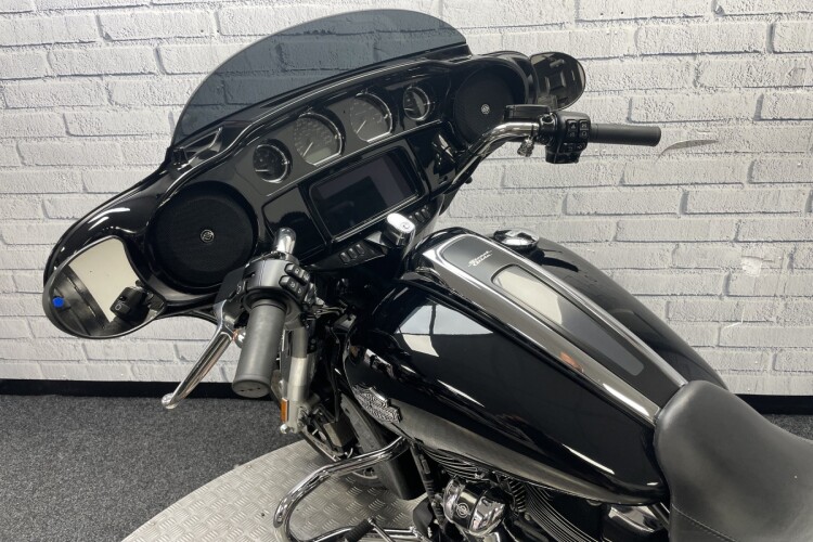 HARLEY-DAVIDSON STREET GLIDE