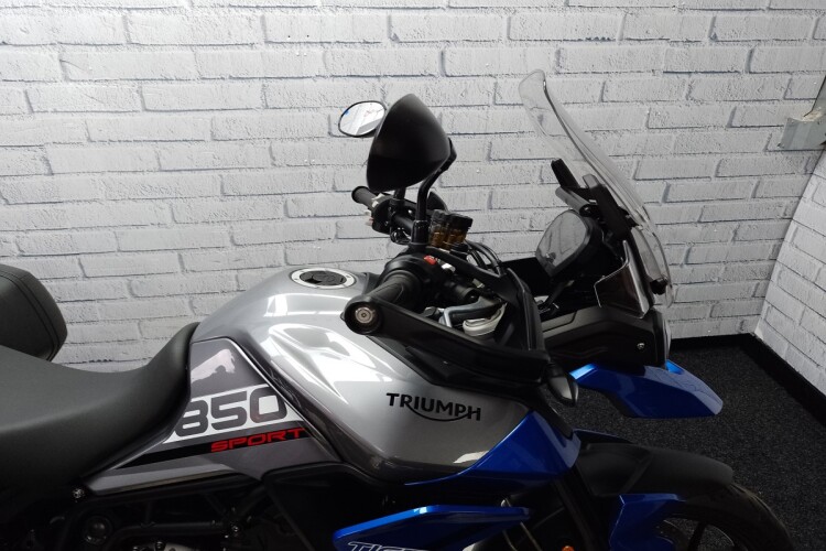 TRIUMPH TIGER 800