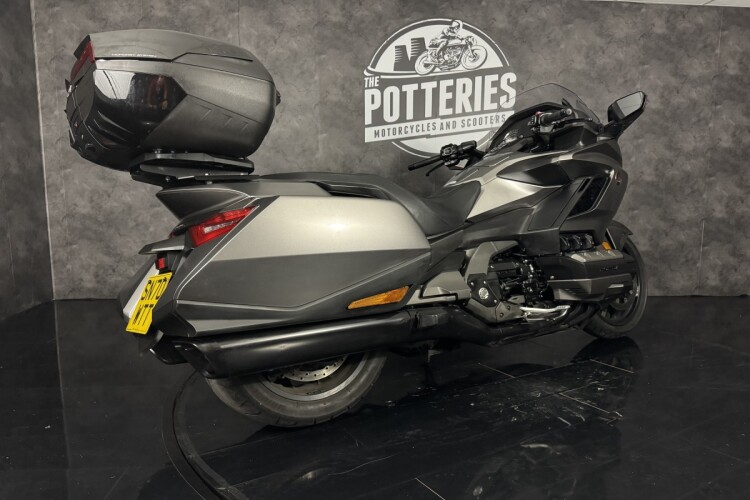 HONDA GL1800 GOLD WING