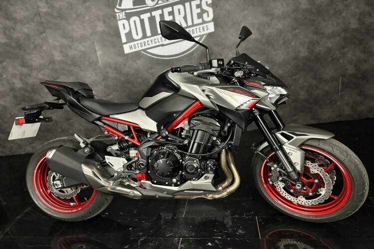 KAWASAKI Z900