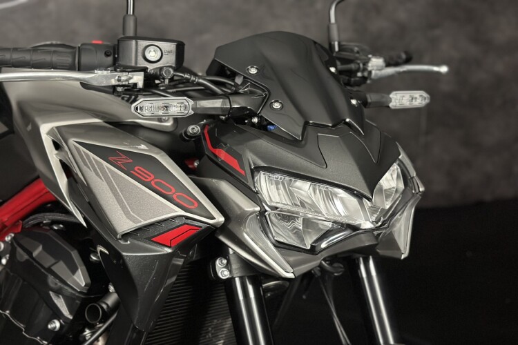 KAWASAKI Z900