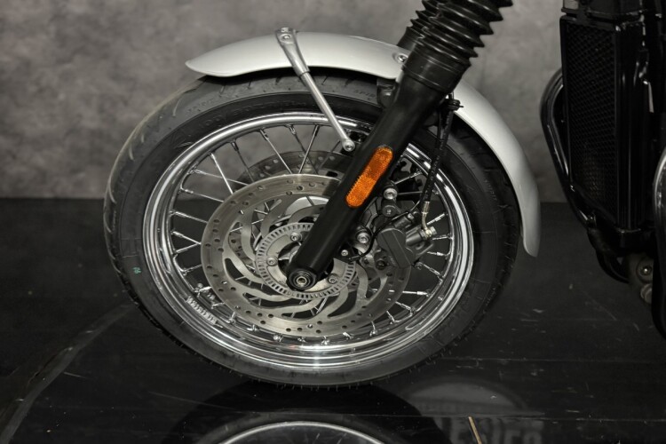 TRIUMPH BONNEVILLE T120