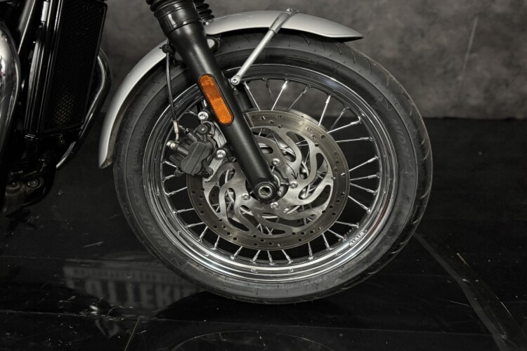 TRIUMPH BONNEVILLE T120