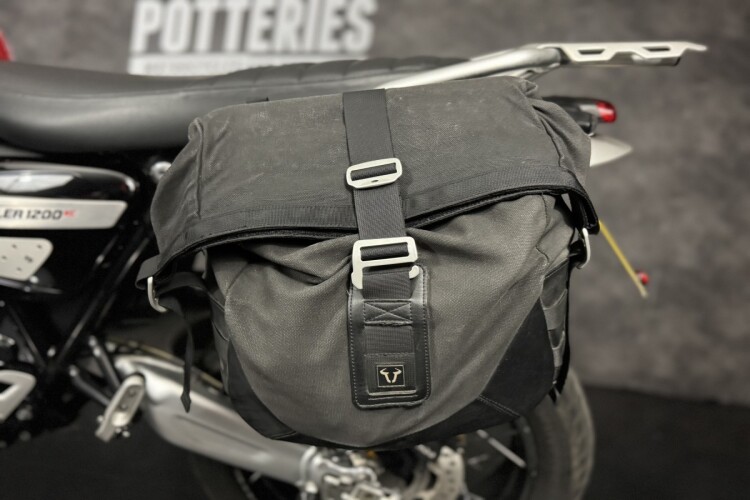 TRIUMPH SCRAMBLER 1200