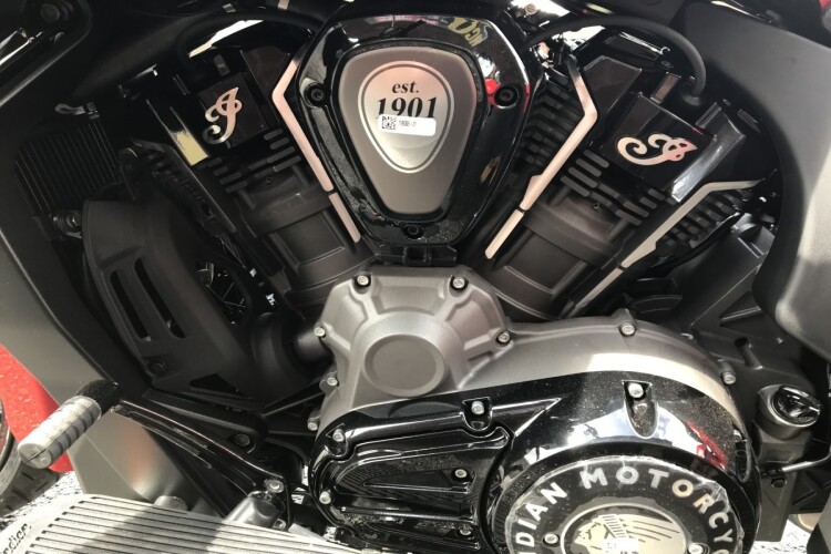 INDIAN CHALLENGER DARK HORSE