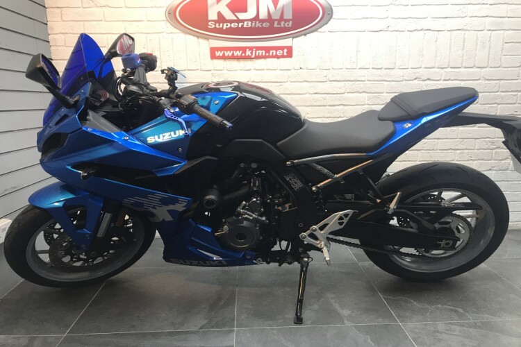 SUZUKI GSX-8R