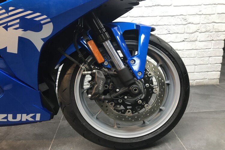SUZUKI GSX-8R