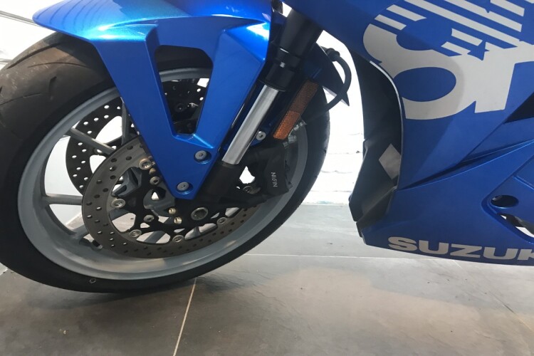 SUZUKI GSX-8R
