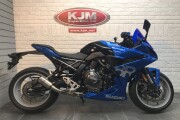 SUZUKI GSX-8R