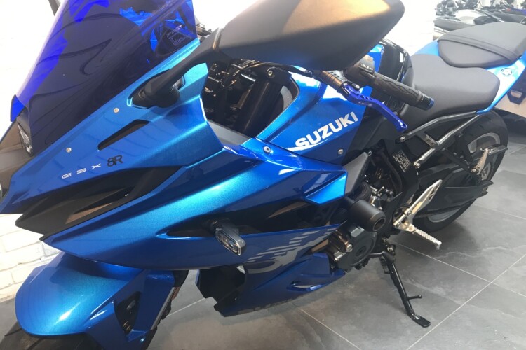 SUZUKI GSX-8R