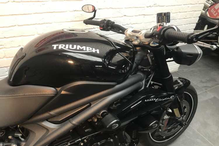 TRIUMPH SPEED TRIPLE 1050