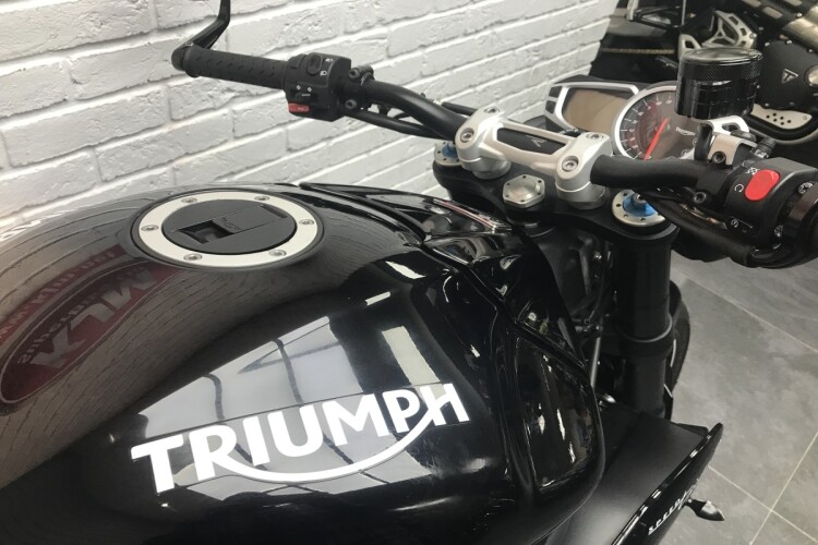 TRIUMPH SPEED TRIPLE 1050