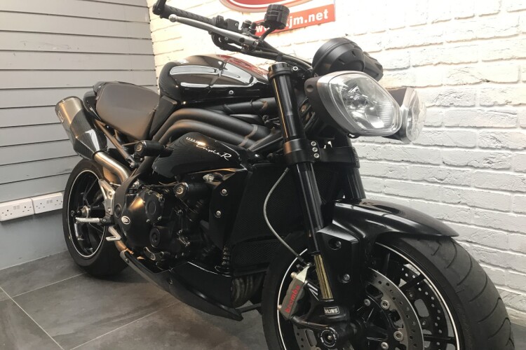 TRIUMPH SPEED TRIPLE 1050
