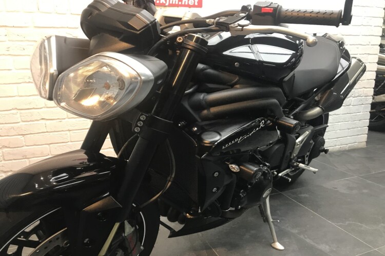 TRIUMPH SPEED TRIPLE 1050