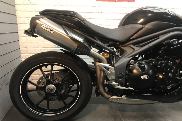 TRIUMPH SPEED TRIPLE 1050