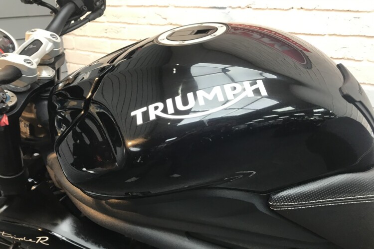 TRIUMPH SPEED TRIPLE 1050