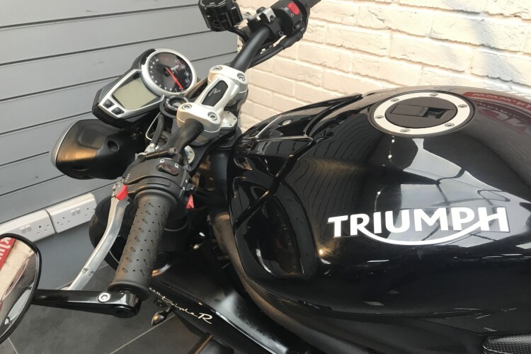TRIUMPH SPEED TRIPLE 1050