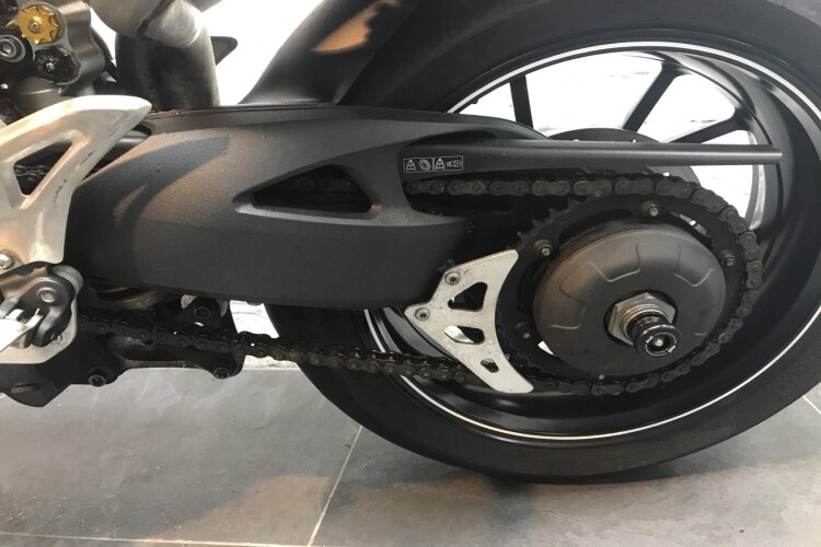 TRIUMPH SPEED TRIPLE 1050