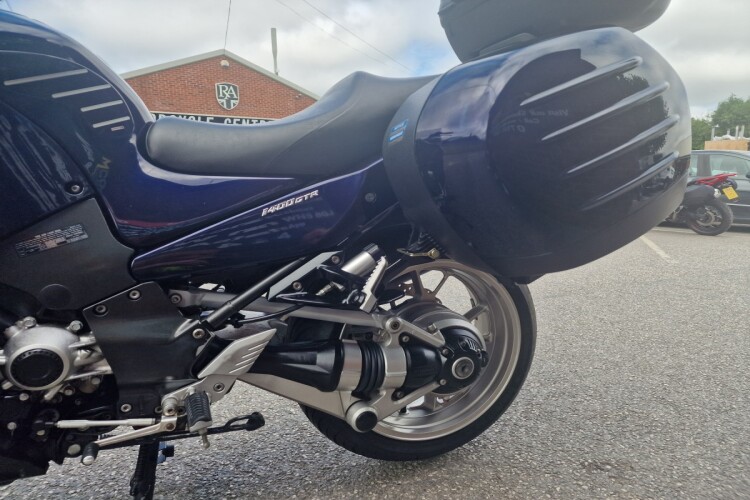 KAWASAKI 1400 GTR