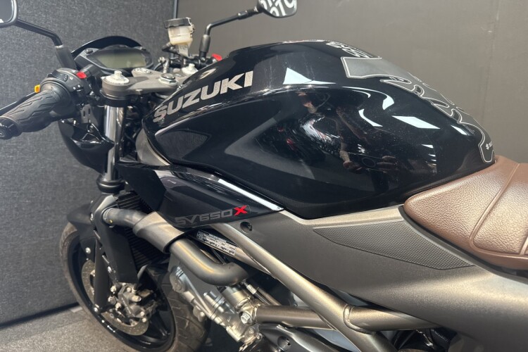 SUZUKI SV650X