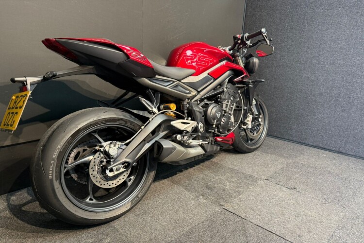 TRIUMPH STREET TRIPLE 765