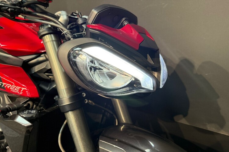 TRIUMPH STREET TRIPLE 765