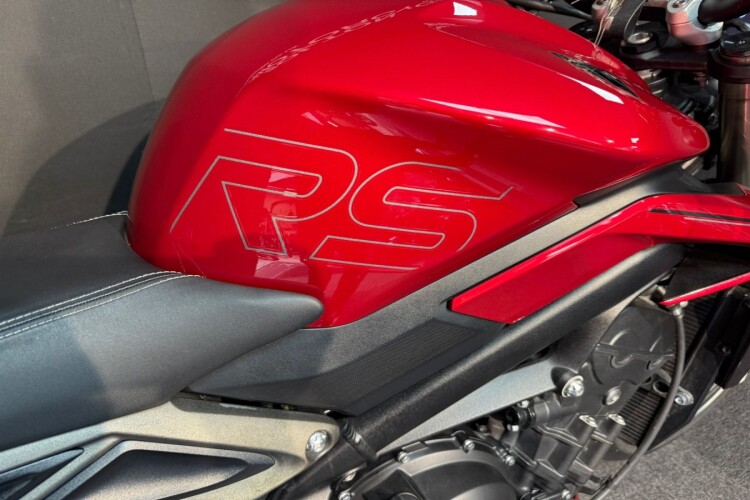 TRIUMPH STREET TRIPLE 765