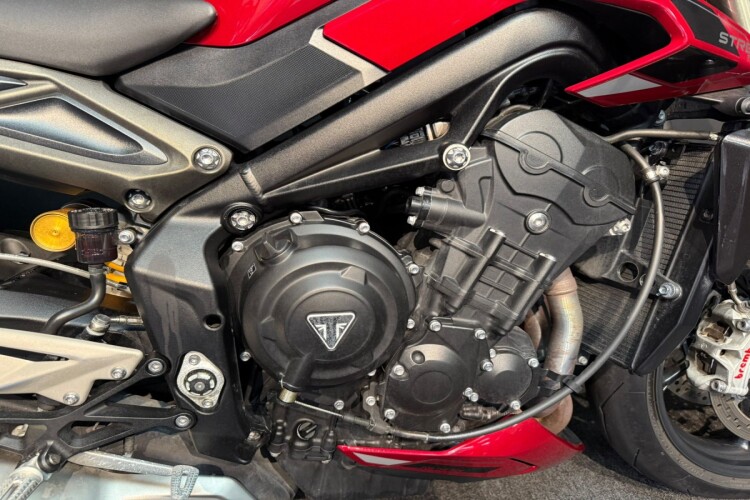 TRIUMPH STREET TRIPLE 765