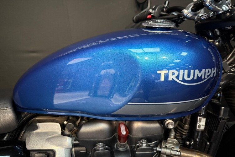 TRIUMPH STREET TWIN