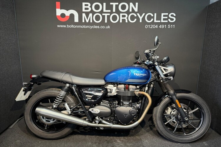 TRIUMPH STREET TWIN
