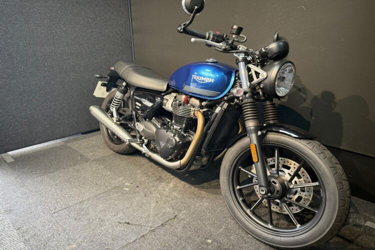 TRIUMPH STREET TWIN