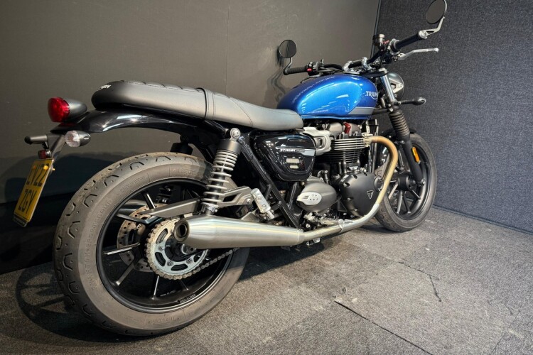 TRIUMPH STREET TWIN
