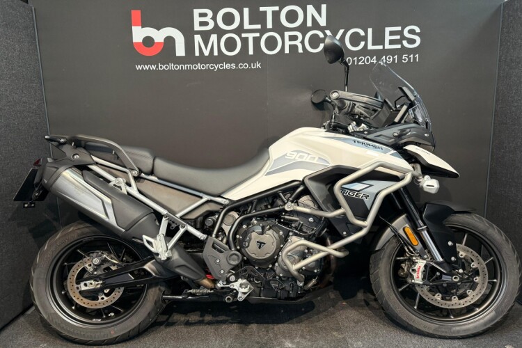 TRIUMPH TIGER 900