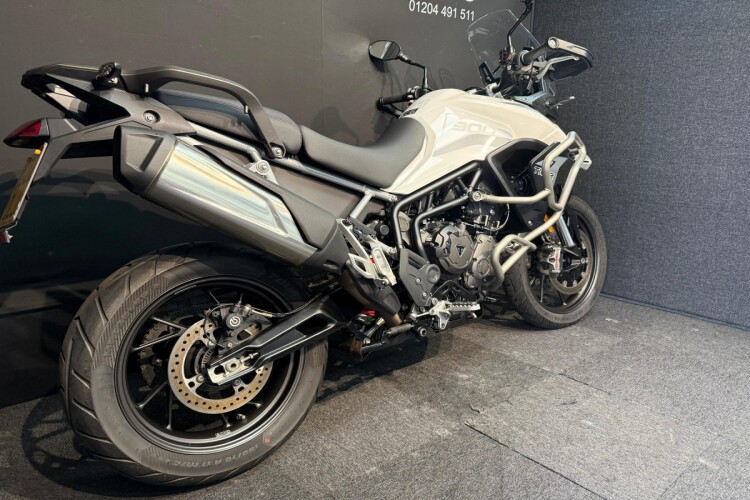 TRIUMPH TIGER 900