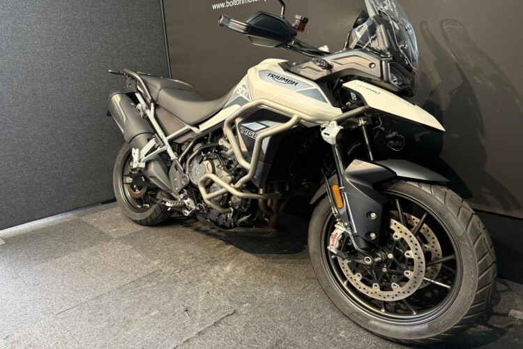 TRIUMPH TIGER 900