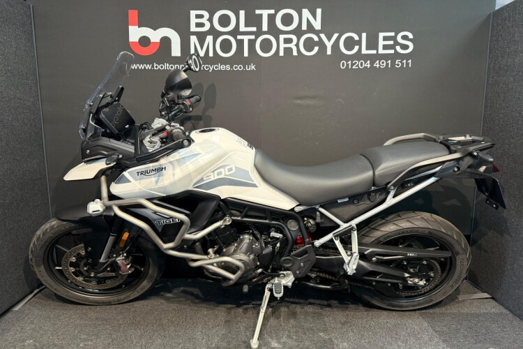 TRIUMPH TIGER 900