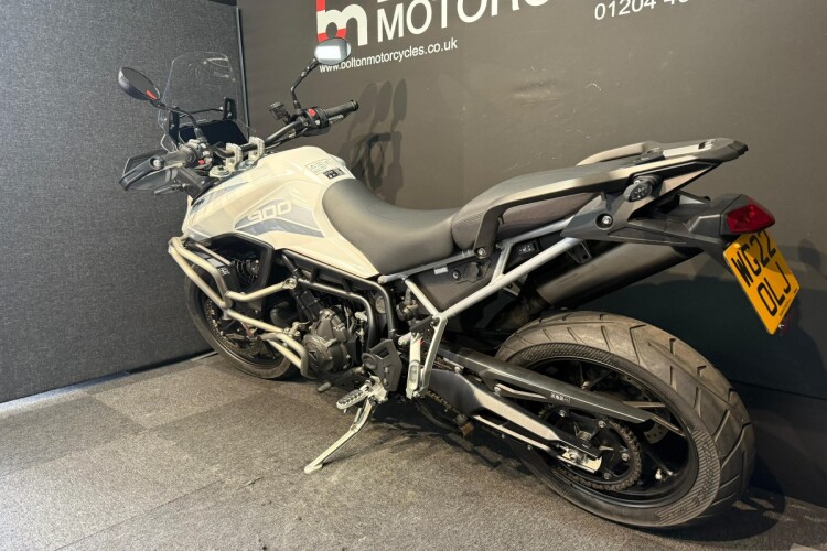 TRIUMPH TIGER 900