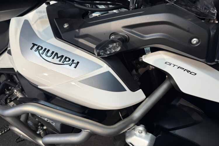 TRIUMPH TIGER 900