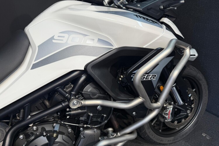 TRIUMPH TIGER 900