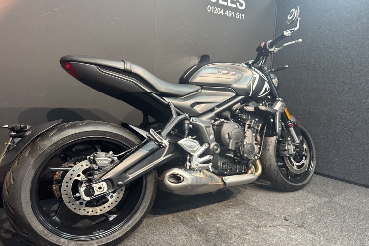 TRIUMPH TRIDENT 660