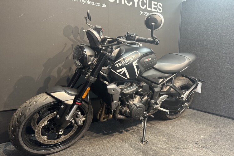 TRIUMPH TRIDENT 660