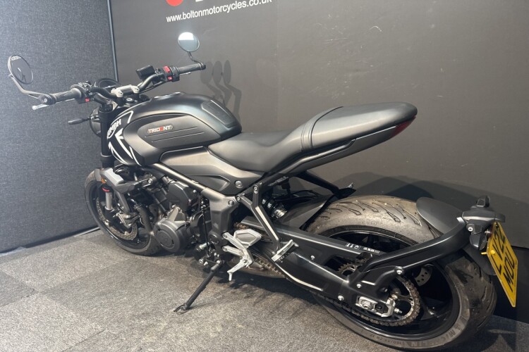 TRIUMPH TRIDENT 660