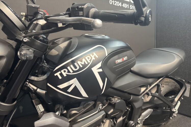 TRIUMPH TRIDENT 660