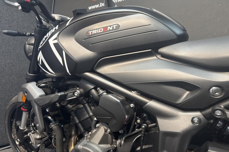TRIUMPH TRIDENT 660