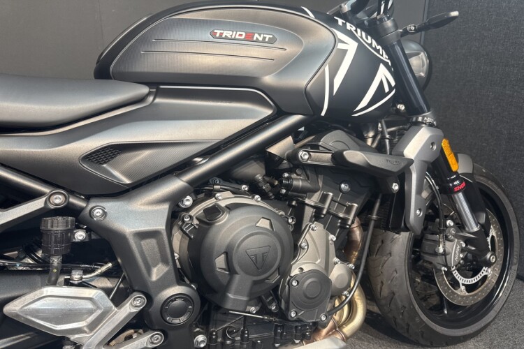 TRIUMPH TRIDENT 660