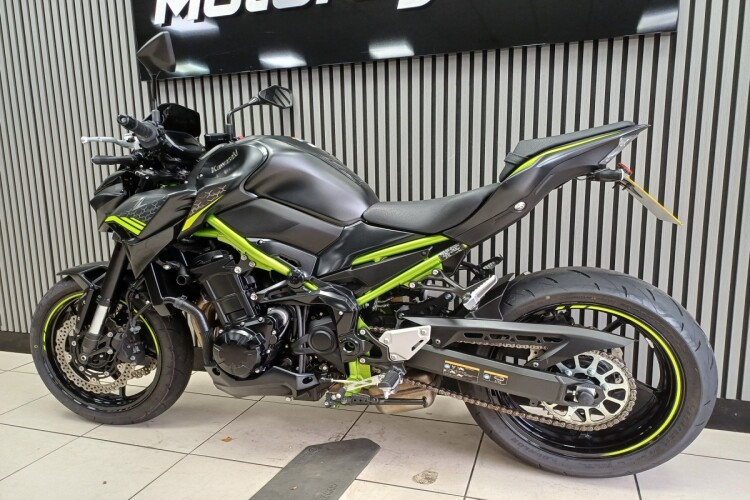KAWASAKI Z900