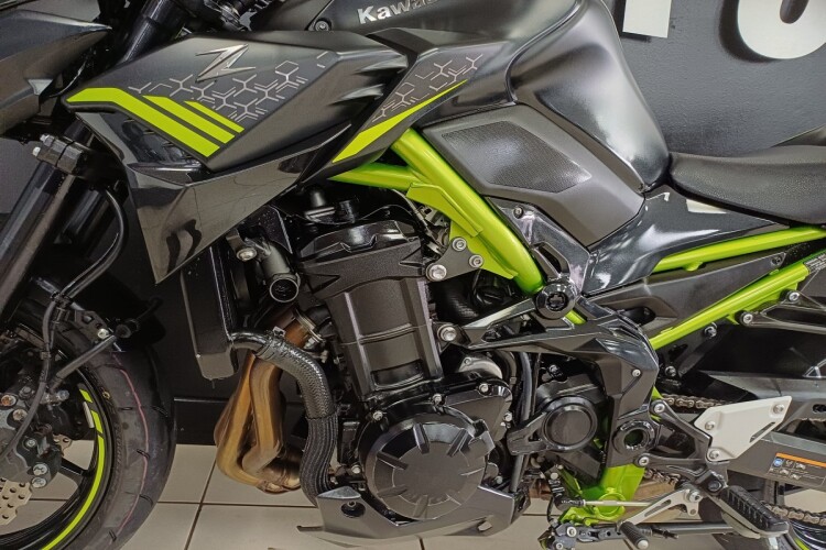 KAWASAKI Z900