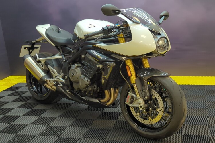 TRIUMPH SPEED TRIPLE 1200